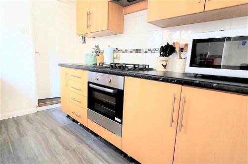 Foto 6 - 3-bed House With Superfast Wi-fi, DW Lettings 15vr
