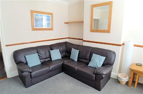 Photo 10 - 3-bed House With Superfast Wi-fi, DW Lettings 15vr