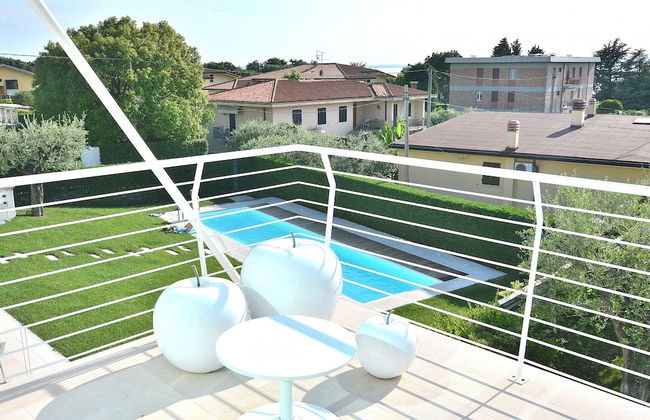 The White Apartment With Pool - Foto 12