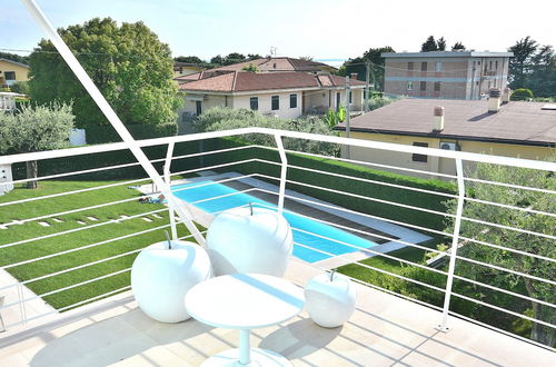 Photo 12 - The White Apartment With Pool