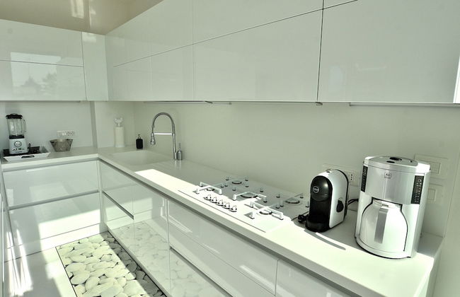 The White Apartment With Pool - Foto 7