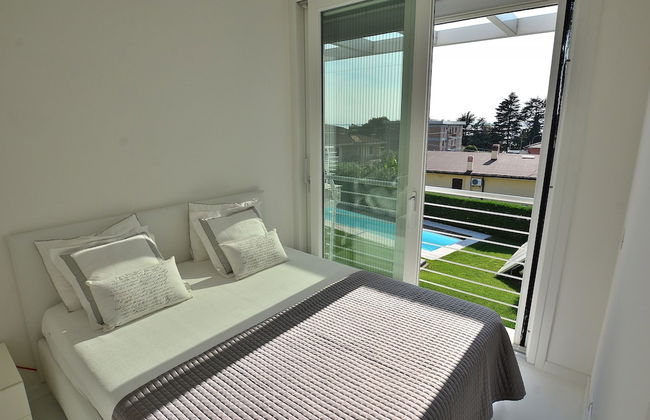 The White Apartment With Pool - Foto 1
