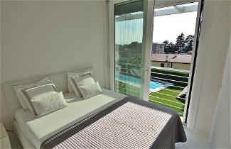 Foto 1 - The White Apartment With Pool