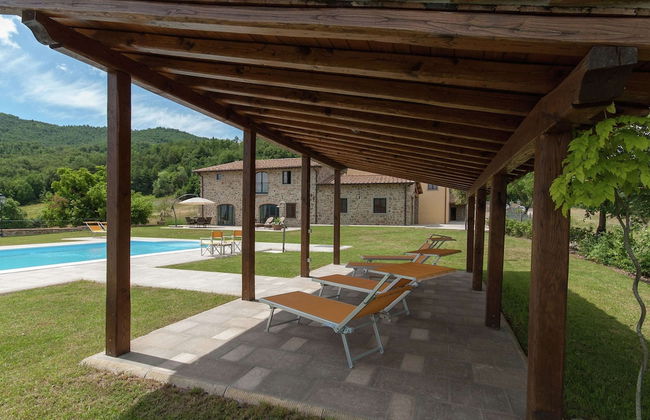 Luxury Villas in Poppi With Heated Pool - Photo 19