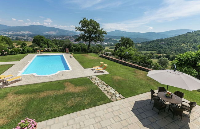 Luxury Villas in Poppi With Heated Pool - Photo 21