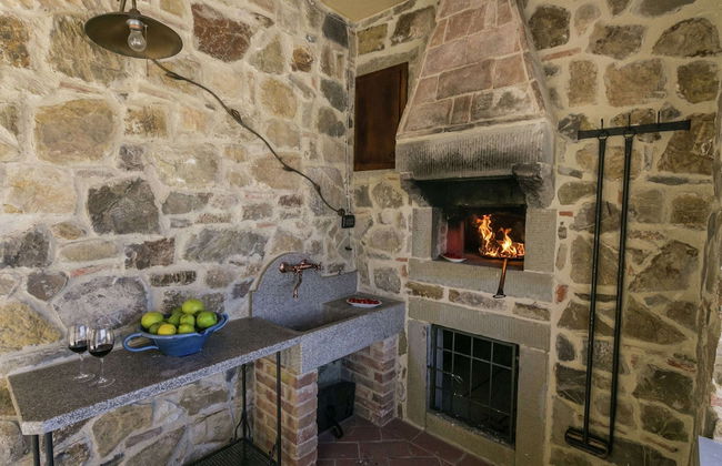 Luxury Villas in Poppi With Heated Pool - Photo 28
