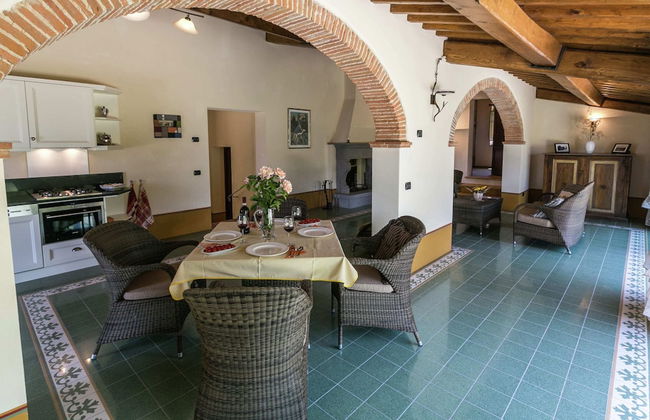 Luxury Villas in Poppi With Heated Pool - Photo 9