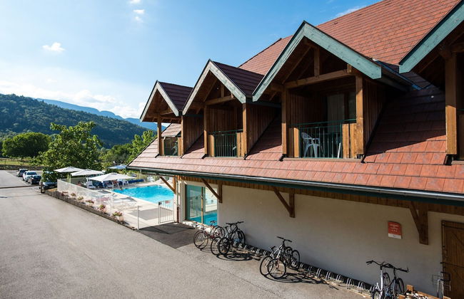 Alpine Getaway With Pool - Photo 12
