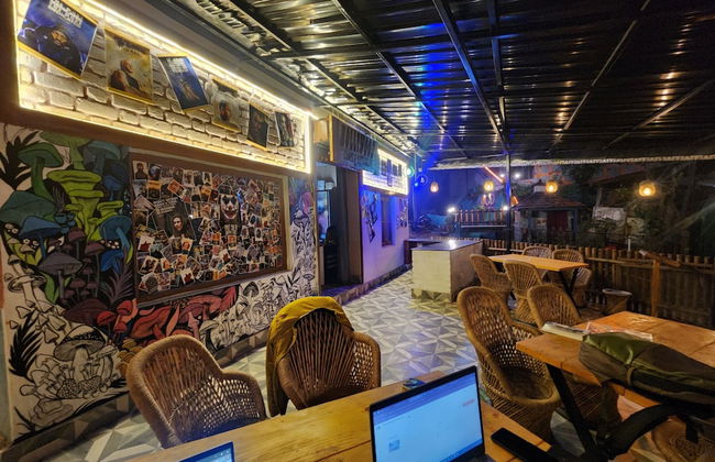 Hollywood Camps and Restaurant Bir - Photo 14