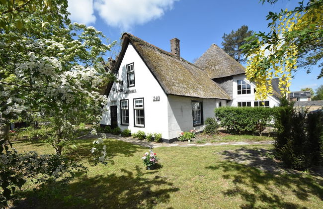 Luxuriously Restored Farmhouse With Trendy Interior Close to sea and Forest - Foto 77