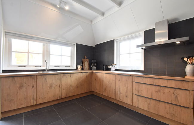 Luxuriously Restored Farmhouse With Trendy Interior Close to sea and Forest - Foto 32