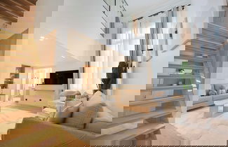Foto 1 - Elegant Apartment With 2 Rooms