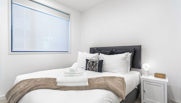 2BR CBD Gem with City Views by Zodiak Stays - Foto 2, Habitación