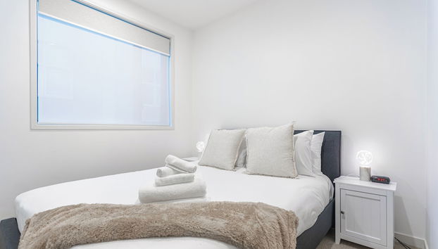 2BR CBD Gem with City Views by Zodiak Stays - Foto 3, Habitación