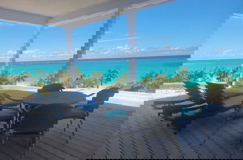 Foto 15 - Twin Coves Tranquility: Private Beachfront Estate