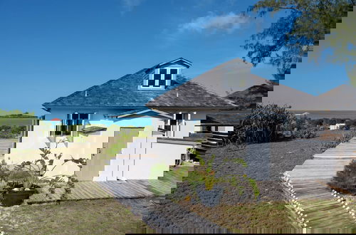 Foto 13 - Pink Sands Retreat: Secluded Estate With Pool