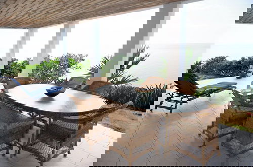 Photo 10 - Luxury Villa With Private Beach Access