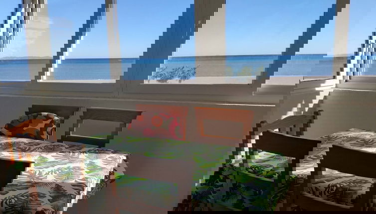 Foto 1 - Two Bedroom Apartment on Front Line Of The Beach