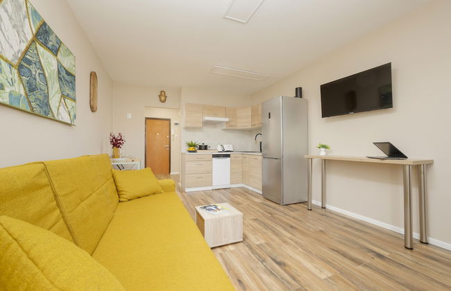 Żoliborz Modern 8th Floor by Renters - Photo 5