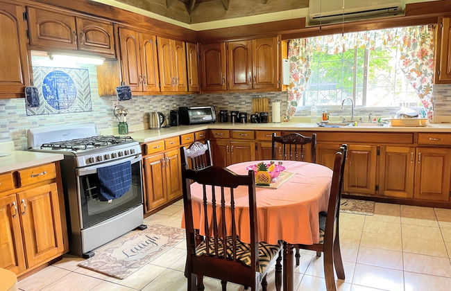 Yancey Largo Villa Perfect Jamaica Ironshore Getaway w Private Pool and Onsite Staff Services by RedAwning - Foto 29
