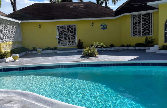 Yancey Largo Villa Perfect Jamaica Ironshore Getaway w Private Pool and Onsite Staff Services by RedAwning - Foto 48