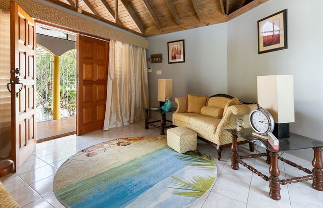 Yancey Largo Villa Perfect Jamaica Ironshore Getaway w Private Pool and Onsite Staff Services by RedAwning - Foto 33