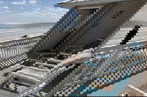 Foto 32 - Ocean Front Beach Walking Distance To Flagler 4 Bedroom Home by RedAwning