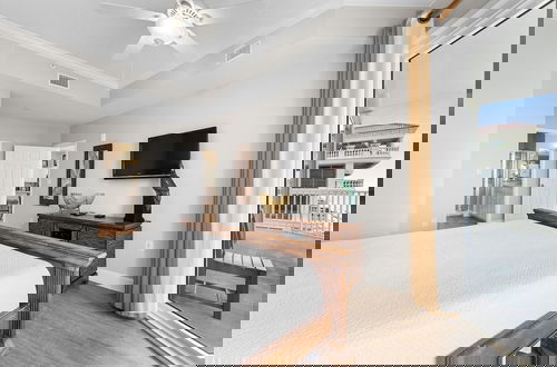 Photo 15 - Windemere 1501