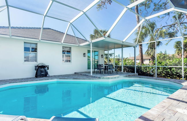 Tuscan Vacation Rental. Stylish 3-Bedroom Getaway Near Vanderbilt Beach Enjoy a Private Pool, Spacious Layout, and Modern Comforts Perfect for Families, Groups, and Pet-Friendly Stays - Photo 29