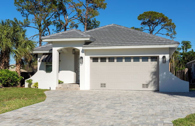 Tuscan Vacation Rental. Stylish 3-Bedroom Getaway Near Vanderbilt Beach Enjoy a Private Pool, Spacious Layout, and Modern Comforts Perfect for Families, Groups, and Pet-Friendly Stays - Photo 27