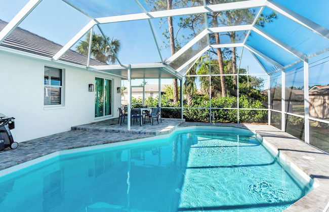 Tuscan Vacation Rental. Stylish 3-Bedroom Getaway Near Vanderbilt Beach Enjoy a Private Pool, Spacious Layout, and Modern Comforts Perfect for Families, Groups, and Pet-Friendly Stays - Photo 24