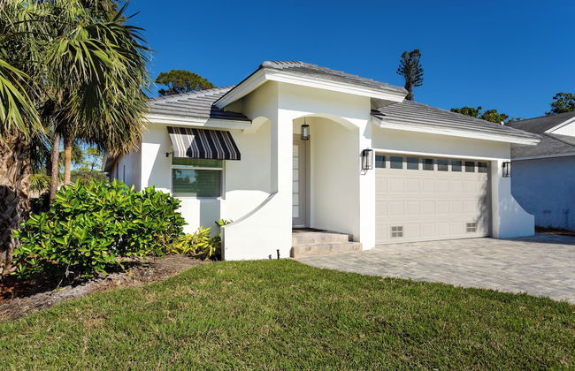 Tuscan Vacation Rental. Stylish 3-Bedroom Getaway Near Vanderbilt Beach Enjoy a Private Pool, Spacious Layout, and Modern Comforts Perfect for Families, Groups, and Pet-Friendly Stays - Photo 28