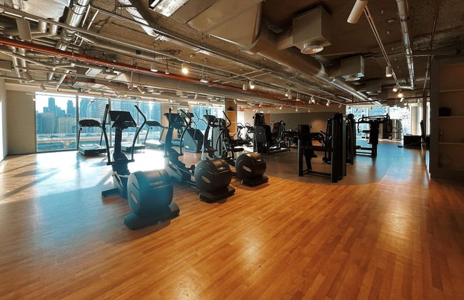 Classy Downtown 2BR w City View Balcony - Foto 15