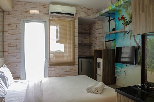 Photo 15 - Nice And Strategic Studio At Green Pramuka Apartment