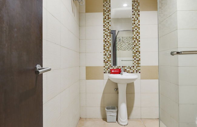 RedDoorz Apartment near Grand City Mall - Foto 13