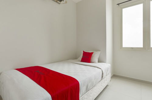 Photo 9 - RedDoorz Apartment near Grand City Mall