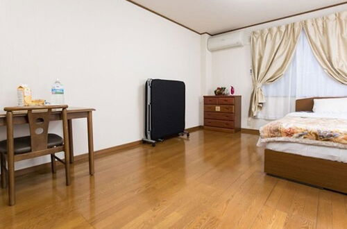 Photo 7 - Centrally Located Deluxe Furnished.1