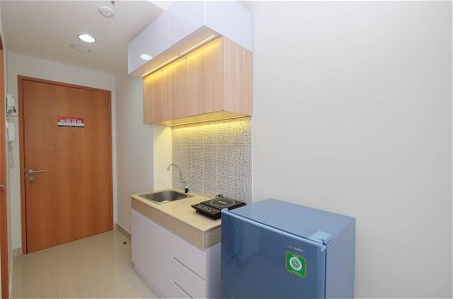Photo 4 - Best Choice Studio at Evenciio Apartment near UI