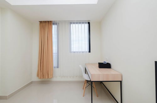 Photo 4 - Cozy Studio at Evenciio Apartment near UI