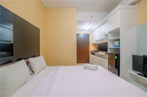 Foto 14 - Homey and Comfort Living Studio Apartment Transpark Cibubur