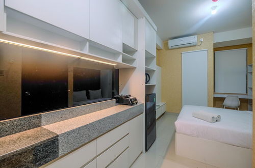 Foto 7 - Homey and Comfort Living Studio Apartment Transpark Cibubur