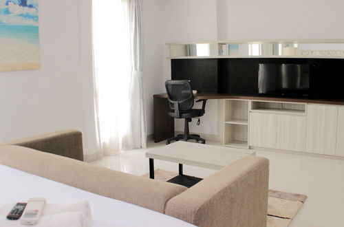 Photo 10 - Warm And Cozy Studio At Azalea Suites Apartment