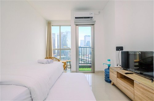 Photo 10 - Fancy And Nice Studio Apartment At Ciputra World 2