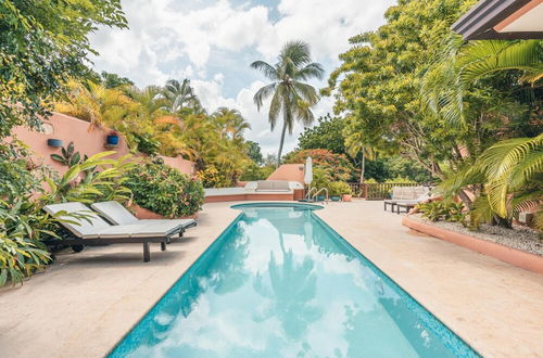 Photo 2 - Villa Near Minitas Beach With Maid Cook Pool