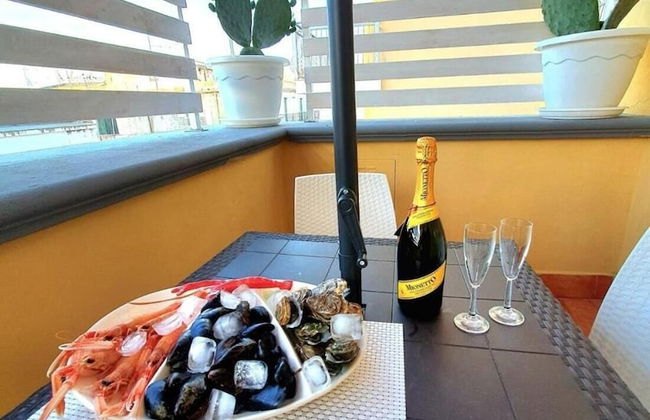 Black Suite With Terrace, sea View Located in the Center - Photo 6