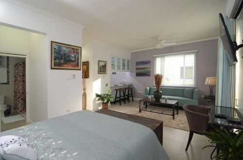 Photo 2 - New Kingston Central Guest Apartment