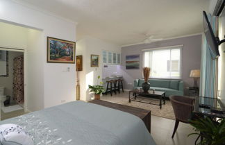 Photo 2 - New Kingston Central Guest Apartment