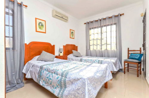 Photo 7 - Spacious 4 Bedroom Villa, Private Pool, Free air Conditioning and Wifi