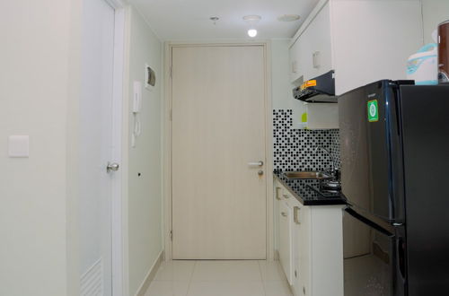 Photo 11 - Studio Apartment at The Springlake View Summarecon with Mall View