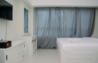 Photo 2 - Studio Apartment with Garden View at The Springlake View Summarecon